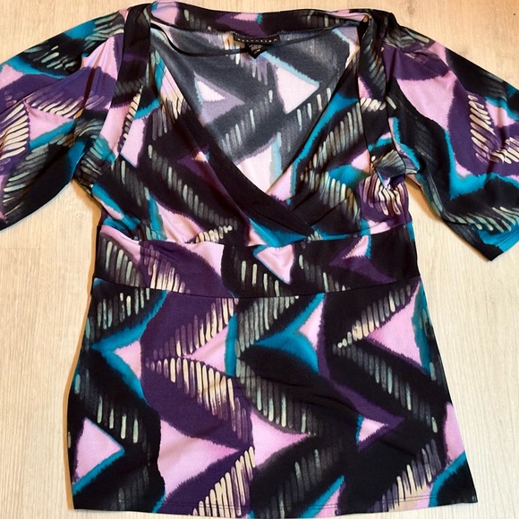 Women’s Attention Multicolor V-Neck Blouse, Size M, Short Sleeve, Stretchy, Cute - Picture 16 of 16
